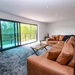 Oaktree - 3 Bedrooms - Sleeps 6
