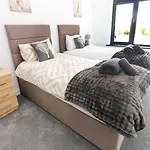 Oaktree - 3 Bedrooms - Sleeps 6 Frizington