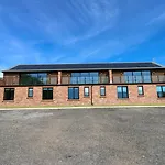 Oaktree - 3 Bedrooms - Sleeps 6 *