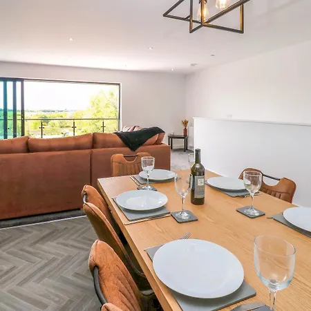 Oaktree - 3 Bedrooms - Sleeps 6