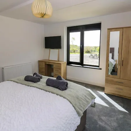 Oaktree - 3 Bedrooms - Sleeps 6 Frizington