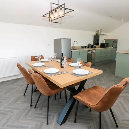 Дом отдыха Oaktree - 3 Bedrooms - Sleeps 6 *