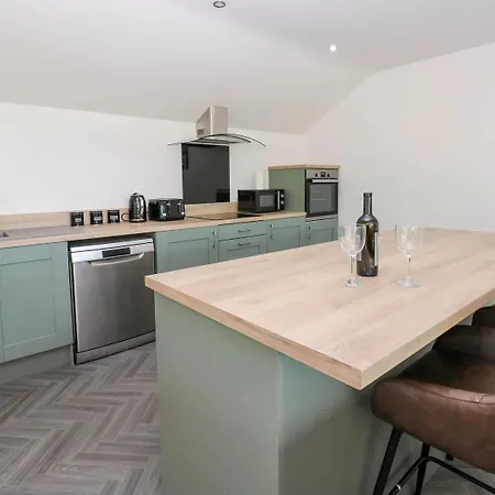 Oaktree - 3 Bedrooms - Sleeps 6 *