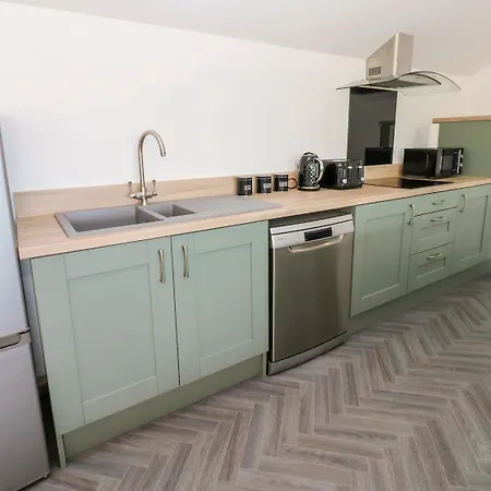 Oaktree - 3 Bedrooms - Sleeps 6 *