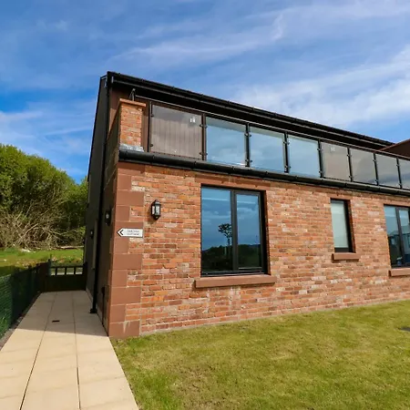 Oaktree - 3 Bedrooms - Sleeps 6 *