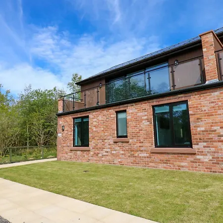 Oaktree - 3 Bedrooms - Sleeps 6 Frizington