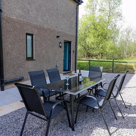 Oaktree - 3 Bedrooms - Sleeps 6 *